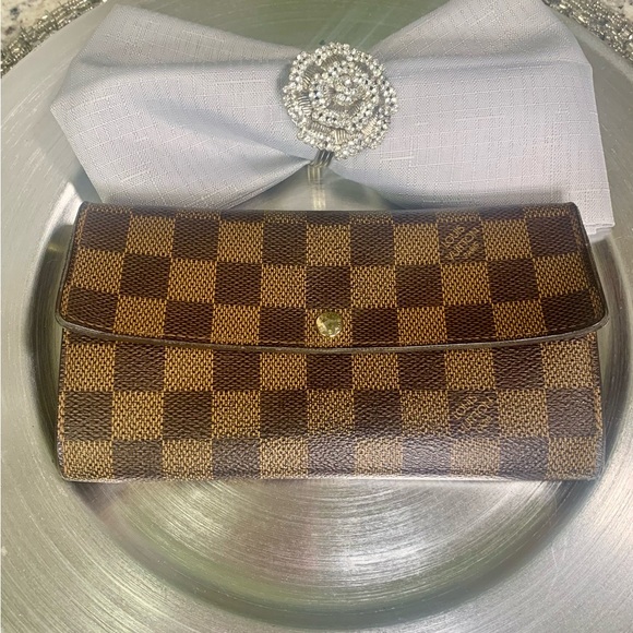 Louis Vuitton Sarah Wallet - Picture 3 of 13